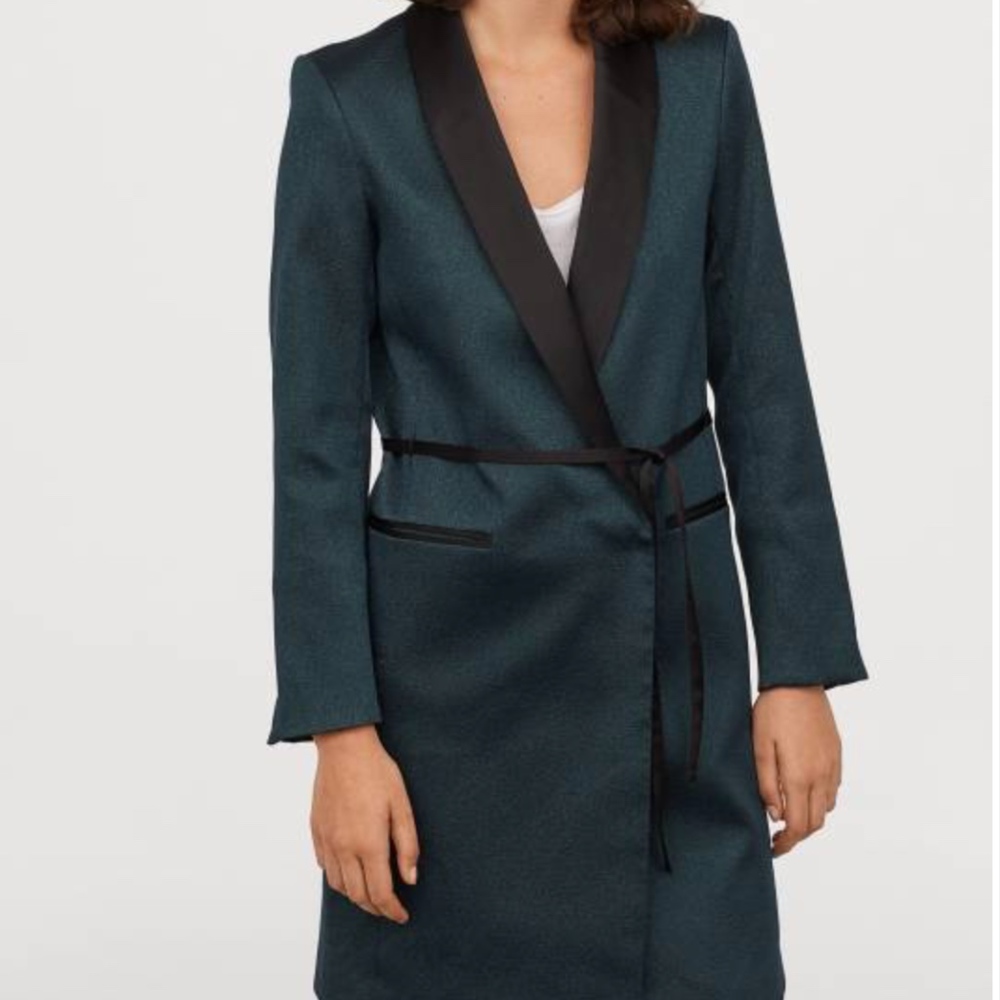 Tuxedo-collared Coat